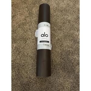 NEW Alo Yoga Chakra Warrior  Mat In Espresso . MSRP $148 NWT